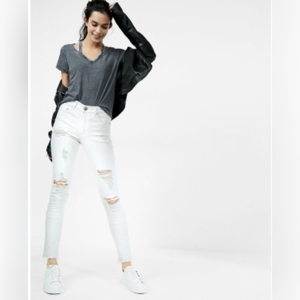 🔥HP🔥 White distressed high rise ankle jeans 👖 - Picture 2 of 8